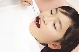 「モデリング法」で身近な人から、歯磨きを楽しく学ぶ